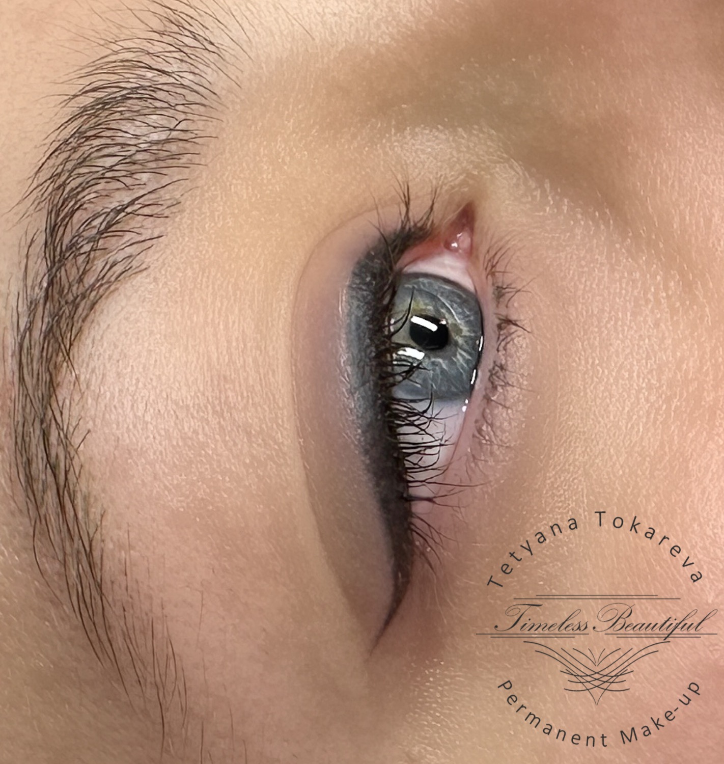 Dekorativer Eyeliner